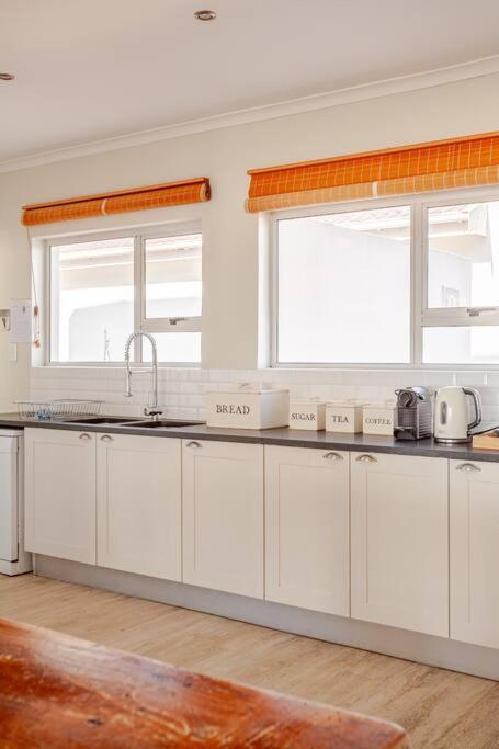 La Petite Baleine Oceanfront Luxury Villa De Kelders Dış mekan fotoğraf