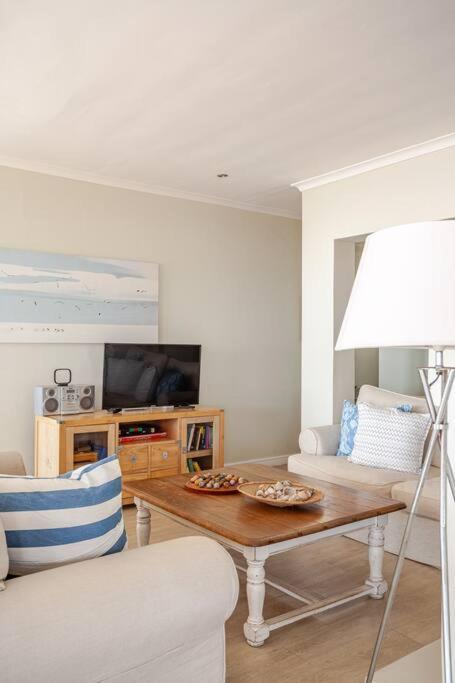 La Petite Baleine Oceanfront Luxury Villa De Kelders Dış mekan fotoğraf